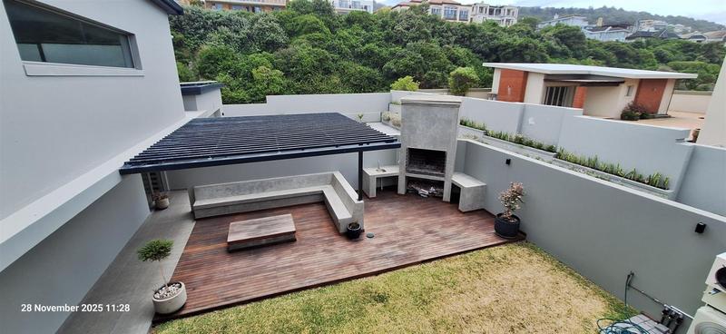 5 Bedroom Property for Sale in Outeniqua Strand Western Cape